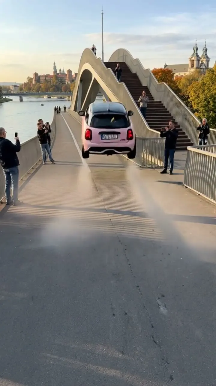 Kadr z filmu: Kładka i Wawel